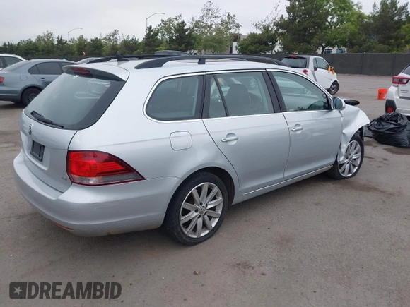 2012 Volkswagen Jetta TDI w/Sunroof & Nav z VIN 3VWPL7AJ5CM713304, wystawiony jako IAAI lot #42374538 z przebiegiem 124 648 mil mil oraz . Historia ofert i sprzedaży dostępna na DreamBid. Obrazek 4.