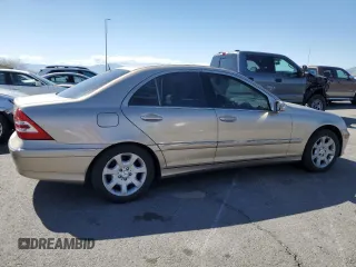 2005 Mercedes-Benz C 240 z VIN WDBRF81J95F662187, wystawiony jako Copart lot #48823485 z przebiegiem 145 076 mil mil oraz Szkoda całkowita • Salvage title. Historia ofert i sprzedaży dostępna na DreamBid. Obrazek 3.
