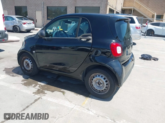 2016 Smart fortwo Passion with VIN WMEFJ5DA7GK068111, listed as a IAAI auction lot 42260953 with 87,115 mi miles and . Bid and sale history available at DreamBid. Image 3.