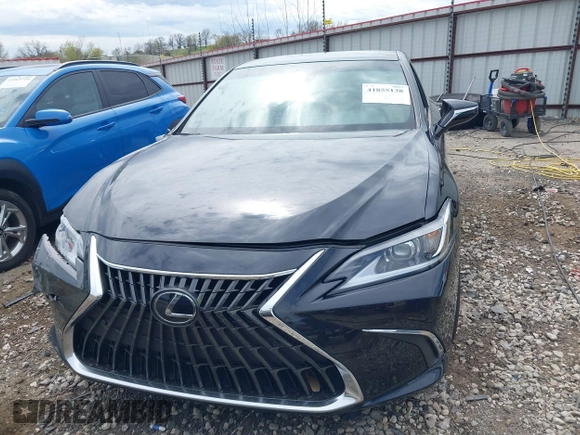 2022 Lexus ES 350 z VIN 58ADZ1B10NU119755, wystawiony jako IAAI lot #41855138 z przebiegiem 60 113 mil mil oraz . Historia ofert i sprzedaży dostępna na DreamBid. Obrazek 13.