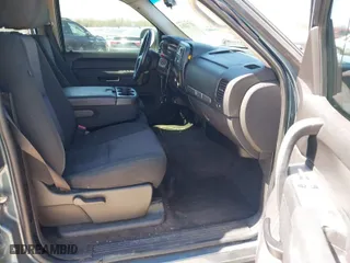 2010 Chevrolet Silverado 1500 LT with VIN 3GCRKSE33AG251396, listed as a IAAI auction lot 41773362 with 176,979 mi miles. Bid and sale history available at carsss.com. Image 5.