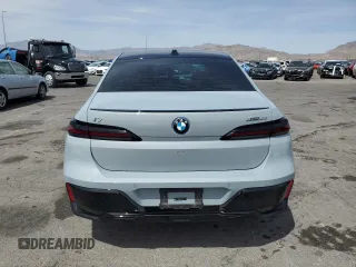 2024 BMW i7 xDrive60 z VIN WBY53EJ04RCR17588, wystawiony jako Copart lot #52423625 z przebiegiem 4453 mil mil oraz Szkody całkowita. Historia ofert i sprzedaży dostępna na DreamBid. Obrazek 6.