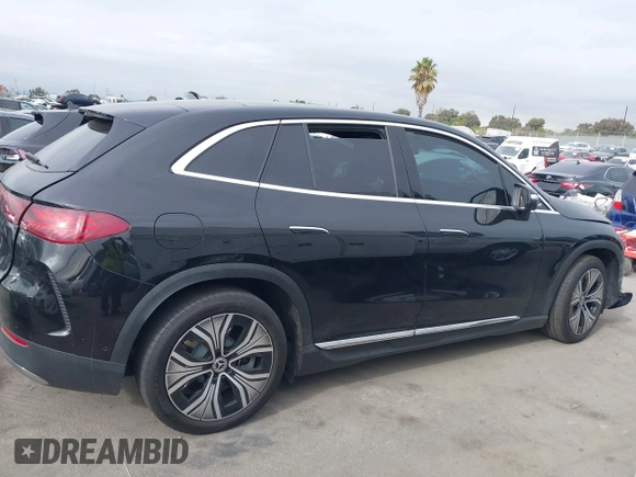 2024 Mercedes-Benz EQE 350+ z VIN 4JGGM2BB7RA054735, wystawiony jako IAAI lot #40903255 z przebiegiem Nie podano mil oraz . Historia ofert i sprzedaży dostępna na DreamBid. Obrazek 13.