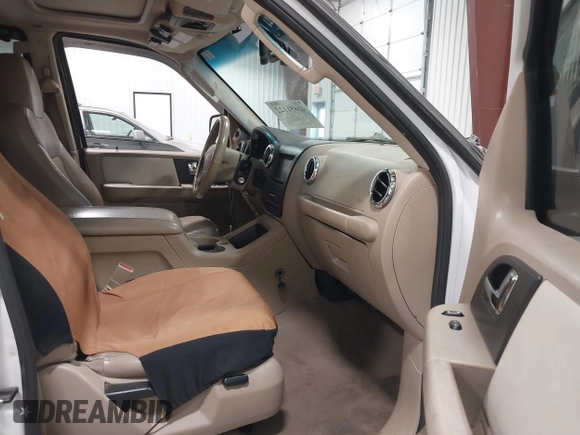 2005 Ford Expedition Eddie Bauer with VIN 1FMFU18505LA84794, listed as a IAAI auction lot 41651122 with 255,815 mi miles. Bid and sale history available at carsss.com. Image 5.