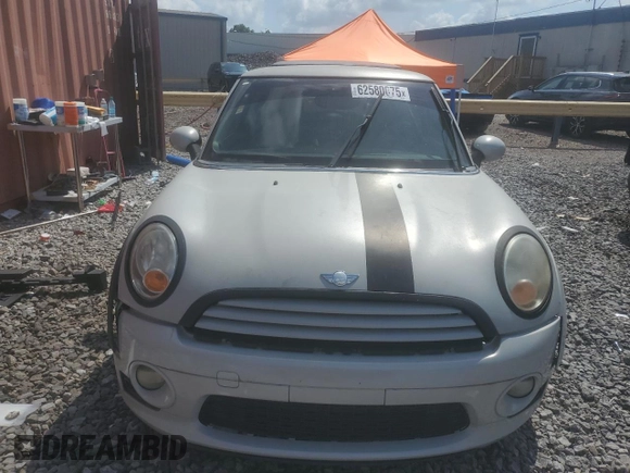 2011 MINI Hardtop z VIN WMWSU3C55BT095286, wystawiony jako Copart lot #62580075 z przebiegiem 99 253 mil mil oraz Czysty tytuł • Clean title. Historia ofert i sprzedaży dostępna na DreamBid. Obrazek 5.