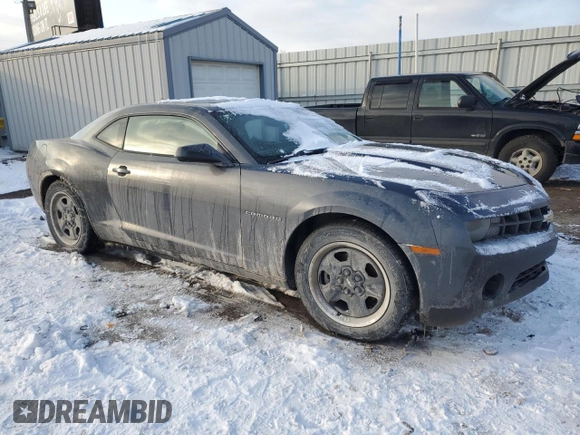 2010 Chevrolet Camaro LS z VIN 2G1FA1EV1A9176332, wystawiony jako Copart lot #44736105 z przebiegiem 155 163 mil mil oraz Szkoda całkowita • Salvage title. Historia ofert i sprzedaży dostępna na DreamBid. Obrazek 4.