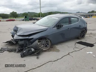 2021 Mazda 3 Premium Plus z VIN JM1BPBNY0M1402387, wystawiony jako Copart lot #58927895 z przebiegiem Nie podano mil oraz Szkoda całkowita • Salvage title. Historia ofert i sprzedaży dostępna na DreamBid. Obrazek 1.