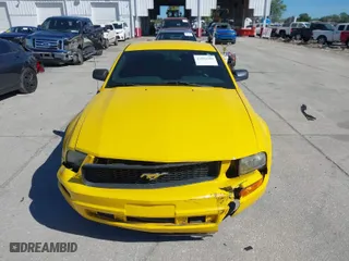 2005 Ford Mustang Deluxe with VIN 1ZVFT80N055158695, listed as a IAAI auction lot 41804680 with 175,067 mi miles. Bid and sale history available at carsss.com. Image 12.