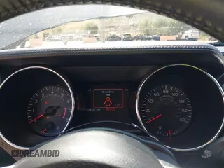 2017 Ford Mustang V6 z VIN 1FA6P8AM8H5336232, wystawiony jako IAAI lot #42089034 z przebiegiem 72 257 mil mil oraz . Historia ofert i sprzedaży dostępna na DreamBid. Obrazek 7.