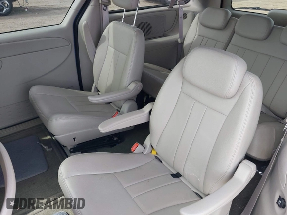 2007 Chrysler Town & Country Touring z VIN 2A4GP54L17R125711, wystawiony jako IAAI lot #41865946 z przebiegiem 169 558 mil mil oraz . Historia ofert i sprzedaży dostępna na DreamBid. Obrazek 8.