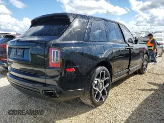 2024 Rolls-Royce Cullinan Black Badge z VIN SLATV8C02RU225252, wystawiony jako Copart lot #78709474 z przebiegiem 1479 mil mil oraz Nie do naprawy. Historia ofert i sprzedaży dostępna na DreamBid. Obrazek 3.