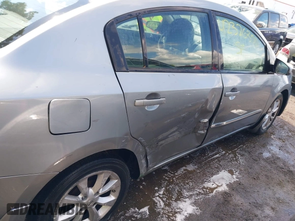2010 Nissan Sentra S z VIN 3N1AB6AP4AL630821, wystawiony jako IAAI lot #42326350 z przebiegiem 160 152 mil mil oraz . Historia ofert i sprzedaży dostępna na DreamBid. Obrazek 6.