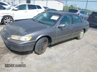 1999 Toyota Camry LE z VIN 4T1BG22K9XU865840, wystawiony jako IAAI lot #42165233 z przebiegiem 250 372 mil mil oraz . Historia ofert i sprzedaży dostępna na DreamBid. Obrazek 2.
