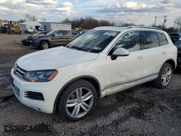 2012 Volkswagen Touareg Sport z VIN WVGFK9BP6CD002427, wystawiony jako Copart lot #42576335 z przebiegiem 167 936 mil mil oraz Szkoda całkowita • Salvage title. Historia ofert i sprzedaży dostępna na DreamBid. Obrazek 1.