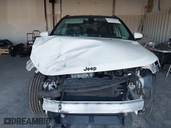 2018 Jeep Compass Altitude with VIN 3C4NJDBB4JT395992, listed as a IAAI auction lot 41318649 with 88,887 mi miles and . Bid and sale history available at carsss.com. Image 12.
