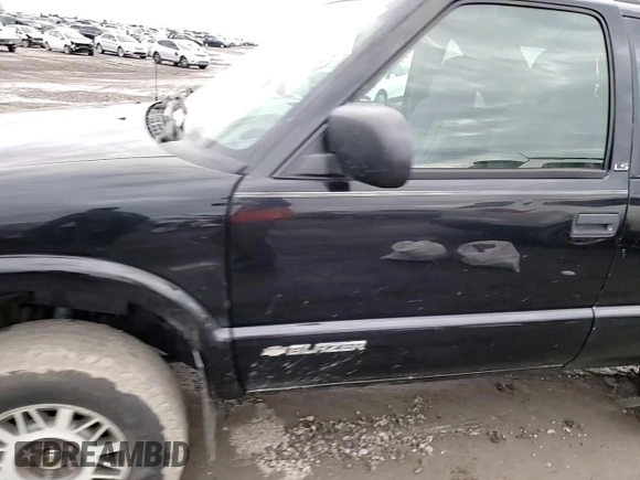 2000 Chevrolet Blazer LS z VIN 1GNCT18W1YK151830, wystawiony jako Copart lot #88799235 z przebiegiem 190 019 mil mil oraz Nie do naprawy • Non repairable. Historia ofert i sprzedaży dostępna na DreamBid. Obrazek 12.