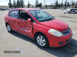 2007 Nissan Versa SL z VIN 3N1BC13E17L423098, wystawiony jako Copart lot #54123235 z przebiegiem 101 217 mil mil oraz Szkoda całkowita • Salvage title. Historia ofert i sprzedaży dostępna na DreamBid. Obrazek 4.