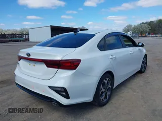 2020 Kia Forte LXS z VIN 3KPF24AD6LE252277, wystawiony jako IAAI lot #41813655 z przebiegiem 61 919 mil mil oraz . Historia ofert i sprzedaży dostępna na DreamBid. Obrazek 4.