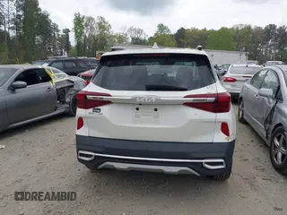 2022 Kia Seltos S z VIN KNDEU2AA1N7300108, wystawiony jako IAAI lot #41971007 z przebiegiem 18 606 mil mil oraz . Historia ofert i sprzedaży dostępna na DreamBid. Obrazek 16.