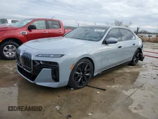 2023 BMW i7 xDrive60 z VIN WBY53EJ0XPCL55905, wystawiony jako Copart lot #46394144 z przebiegiem Nie podano mil oraz Szkody całkowita. Historia ofert i sprzedaży dostępna na DreamBid. Obrazek 1.
