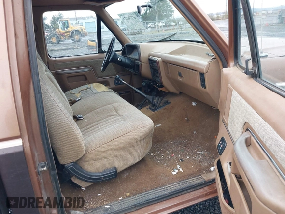 1990 Ford F-150 with VIN 2FTEF14Y1LCA00886, listed as a IAAI auction lot 41774272 with 17,872 mi miles. Bid and sale history available at carsss.com. Image 5.