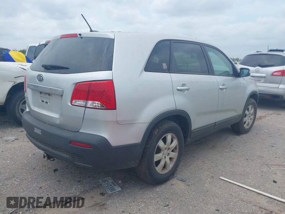 2012 Kia Sorento LX z VIN 5XYKT3A18CG201670, wystawiony jako IAAI lot #42305664 z przebiegiem 192 170 mil mil oraz . Historia ofert i sprzedaży dostępna na DreamBid. Obrazek 4.