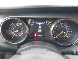 2020 Jeep Wrangler Unlimited Sport S z VIN 1C4HJXDN3LW115076, wystawiony jako IAAI lot #41921868 z przebiegiem 93 052 mil mil oraz . Historia ofert i sprzedaży dostępna na DreamBid. Obrazek 7.