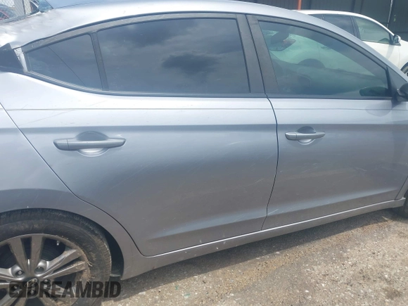 2017 Hyundai Elantra SE z VIN 5NPD84LF7HH119468, wystawiony jako IAAI lot #42060414 z przebiegiem 122 434 mil mil oraz . Historia ofert i sprzedaży dostępna na DreamBid. Obrazek 20.