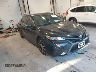 2021 Toyota Camry SE Nightshade with VIN 4T1G11AK8MU477688, listed as a IAAI auction lot 41289412 with 63,746 mi miles. Bid and sale history available at carsss.com. Image 1.