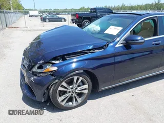 2017 Mercedes-Benz C 300 z VIN 55SWF4JB0HU219942, wystawiony jako IAAI lot #42227791 z przebiegiem 42 498 mil mil oraz . Historia ofert i sprzedaży dostępna na DreamBid. Obrazek 6.