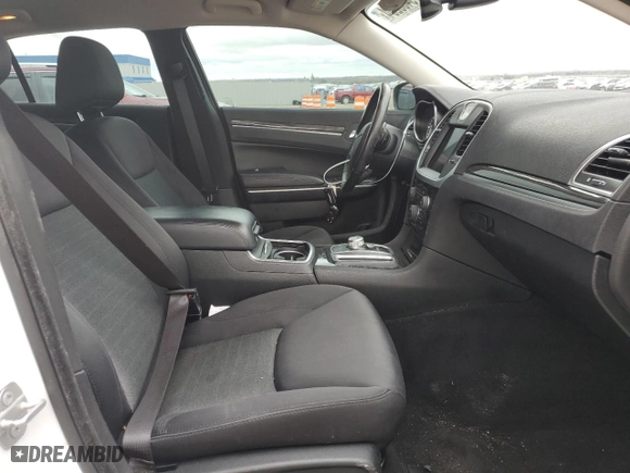 2019 Chrysler 300 Touring with VIN 2C3CCARGXKH649267, listed as a Copart auction lot 79450204 with 89,591 mi miles and Salvage Title. Bid and sale history available at carsss.com. Image 7.