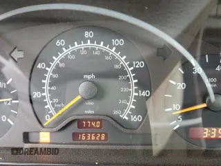 1997 Mercedes-Benz C 230/260/280/320 z VIN WDBHA28E3VF565566, wystawiony jako Copart lot #42641935 z przebiegiem 163 628 mil mil oraz Szkoda całkowita • Salvage title. Historia ofert i sprzedaży dostępna na DreamBid. Obrazek 9.