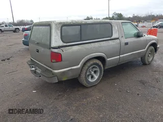 1998 Chevrolet S-10 with VIN 1GCCS1444WK249330, listed as a IAAI auction lot 41092372 with 1 mi miles. Bid and sale history available at carsss.com. Image 4.