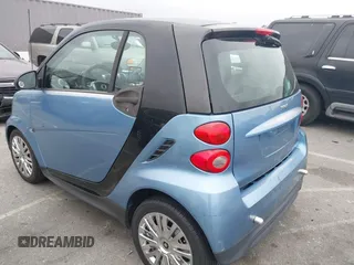 2013 Smart fortwo Pure z VIN WMEEJ3BA9DK645638, wystawiony jako IAAI lot #42371405 z przebiegiem 37 293 mil mil oraz . Historia ofert i sprzedaży dostępna na DreamBid. Obrazek 3.