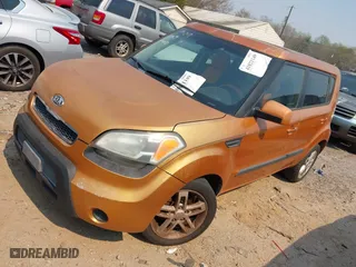 2011 Kia Soul ! with VIN KNDJT2A23B7270423, listed as a IAAI auction lot 41821149 with 211,592 mi miles. Bid and sale history available at carsss.com. Image 2.