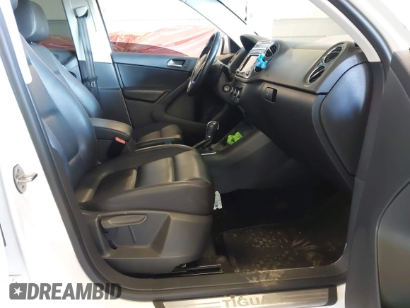 2012 Volkswagen Tiguan S z VIN WVGBV7AXXCW572690, wystawiony jako IAAI lot #42074464 z przebiegiem 133 049 mil mil oraz . Historia ofert i sprzedaży dostępna na DreamBid. Obrazek 5.