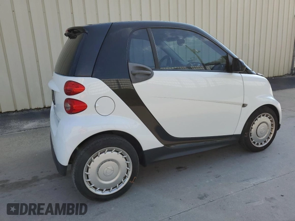 2015 Smart fortwo Passion with VIN WMEEJ3BA9FK806363, listed as a Copart auction lot 75024994 with 84,716 mi miles and Clean Title. Bid and sale history available at carsss.com. Image 3.