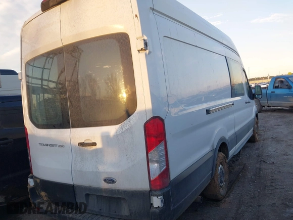 2023 Ford Transit Cargo z VIN 1FTBR3X89PKA82787, wystawiony jako IAAI lot #41330722 z przebiegiem 76 536 mil mil oraz . Historia ofert i sprzedaży dostępna na DreamBid. Obrazek 4.