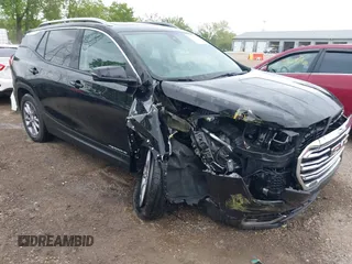 2024 GMC Terrain SLT z VIN 3GKALVEG3RL379434, wystawiony jako IAAI lot #42232120 z przebiegiem 3266 mil mil oraz . Historia ofert i sprzedaży dostępna na DreamBid. Obrazek 1.