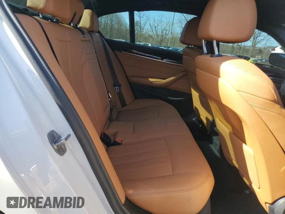 2023 BMW 5 Series 530i xDrive z VIN WBA13BJ04PCM79437, wystawiony jako Copart lot #46671715 z przebiegiem Nie podano mil oraz Szkoda całkowita • Salvage title. Historia ofert i sprzedaży dostępna na DreamBid. Obrazek 10.