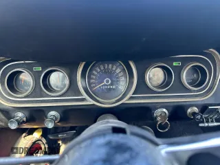 1966 Ford Mustang z VIN 6T07T190482, wystawiony jako Copart lot #49235275 z przebiegiem 70 028 mil mil oraz Nie do naprawy. Historia ofert i sprzedaży dostępna na DreamBid. Obrazek 9.