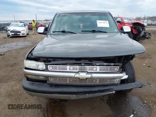 2001 Chevrolet Silverado 1500 LS with VIN 2GCEC19T511176550, listed as a IAAI auction lot 41672634 with 261,978 mi miles. Bid and sale history available at carsss.com. Image 13.
