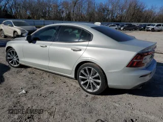 2020 Volvo S60 Momentum with VIN 7JR102FK5LG032402, listed as a Copart auction lot 38404724 with 45,382 mi miles. Bid and sale history available at carsss.com. Image 2.