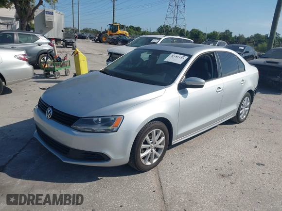 2012 Volkswagen Jetta SE z VIN 3VWDP7AJ9CM313060, wystawiony jako IAAI lot #42182183 z przebiegiem 123 291 mil mil oraz . Historia ofert i sprzedaży dostępna na DreamBid. Obrazek 2.