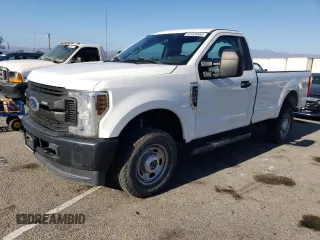 2019 Ford Super Duty F-250 SRW XL with VIN 1FDBF2B65KED69698, listed as a Copart auction lot 87228834 with 34,048 mi miles and Salvage Title. Bid and sale history available at carsss.com. Image 1.