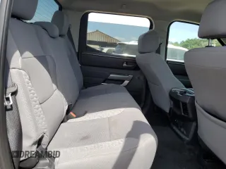 2024 Toyota Tundra SR5 z VIN 5TFLA5DB0RX151993, wystawiony jako Copart lot #56543025 z przebiegiem 17 502 mil mil oraz Szkoda całkowita • Salvage title. Historia ofert i sprzedaży dostępna na DreamBid. Obrazek 10.