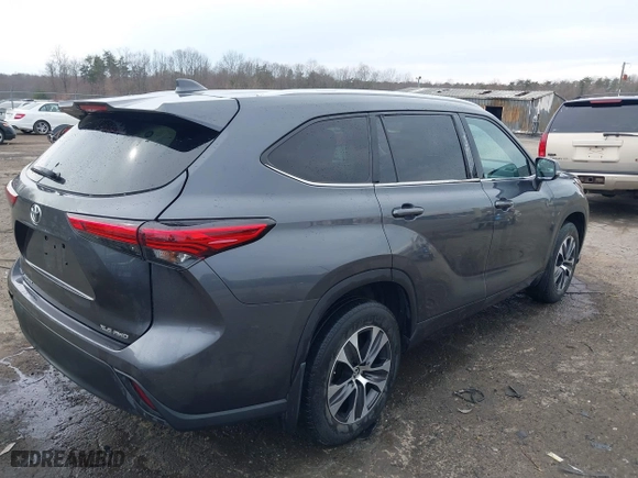 2020 Toyota Highlander XLE with VIN 5TDGZRBH1LS032856, listed as a IAAI auction lot 41675955 with 19,210 mi miles. Bid and sale history available at carsss.com. Image 4.