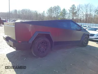 2024 Tesla Cybertruck z VIN 7G2CEHEDXRA022640, wystawiony jako IAAI lot #41423630 z przebiegiem 18 474 mil mil oraz . Historia ofert i sprzedaży dostępna na DreamBid. Obrazek 14.