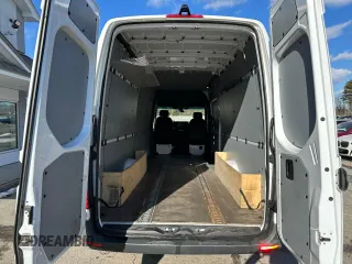 2020 Mercedes-Benz Sprinter with VIN W1Y4EDHY4LT031271, listed as a Copart auction lot 42905535 with 559,889 mi miles and Clean Title. Bid and sale history available at DreamBid. Image 6.