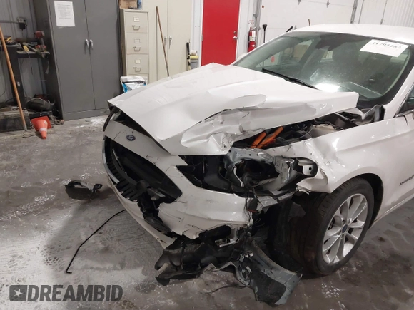 2019 Ford Fusion Hybrid SEL with VIN 3FA6P0MU8KR272811, listed as a IAAI auction lot 41705282 with 56,565 mi miles. Bid and sale history available at carsss.com. Image 6.
